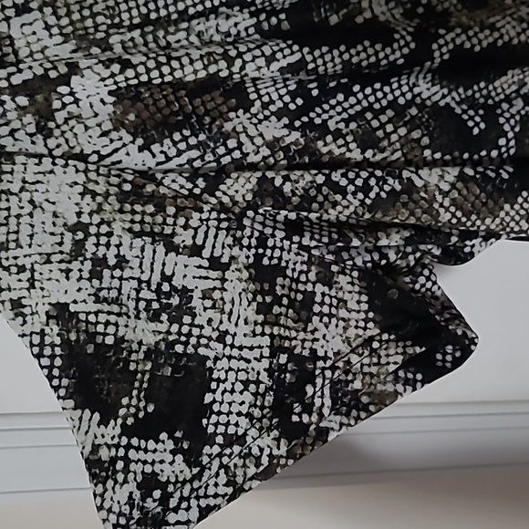 Snake print top - Picture 2 of 2